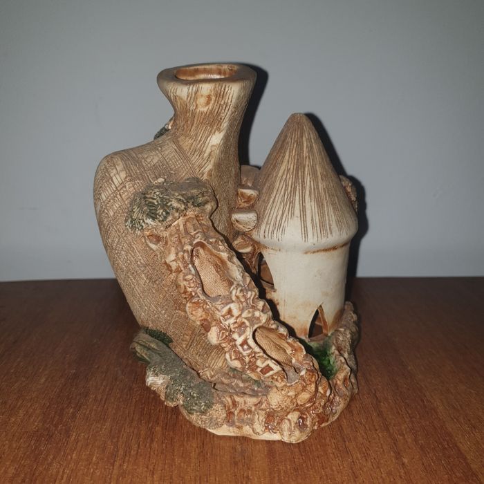 Сувениры из глины, камня. Подсвечник - домик