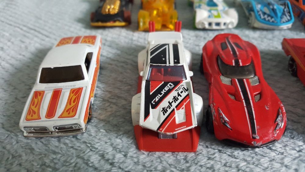 Resoraki Hot wheels - 11 szt.