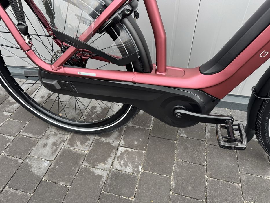 Rower elektryczny Gazelle Avignon C8 HMB Coral Red