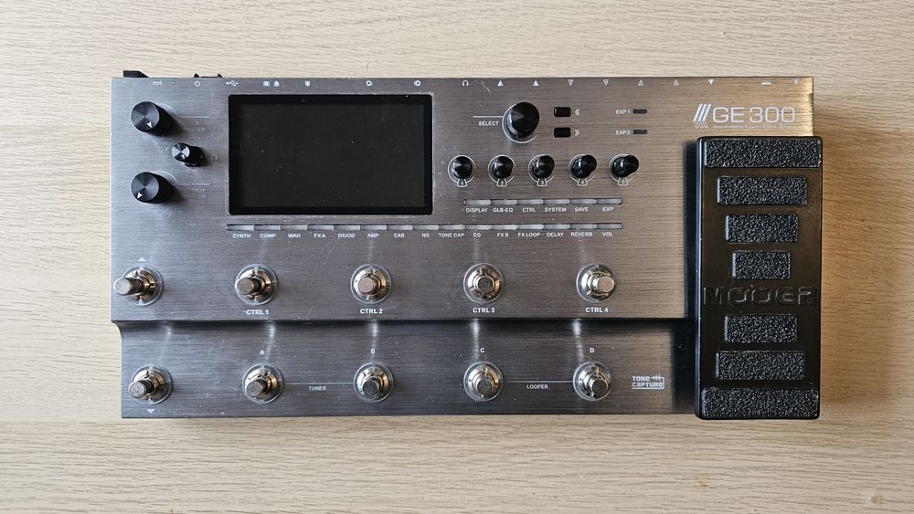 Mooer GE 300 - multiefekt, symulator, syntezator