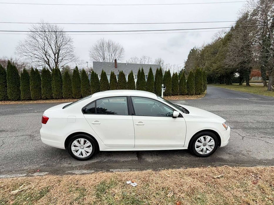 Volkswagen Jetta      2014