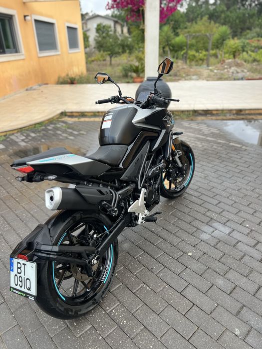 Cf moto 125 nk .