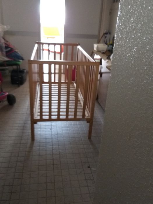 Berco em pinho. Bebe.