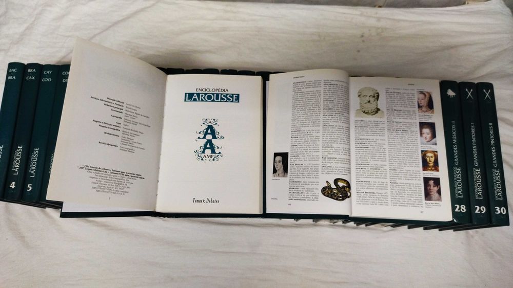 Enciclopédia Larousse - 30 volumes