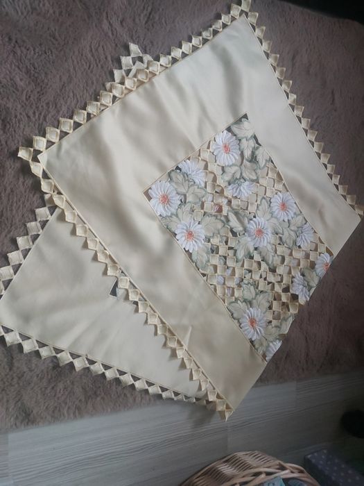 Bieżnik z motywem kwiatowym