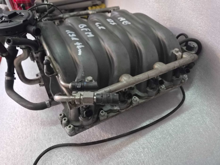 Kolektor ssący wtryski Audi A8 D3 4.2 BFM kpl