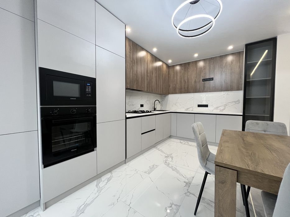 Здається 1,5 кім в ЖК Фемелі центр міста