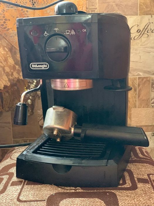 Рожкова кавоварка з капучінатором.