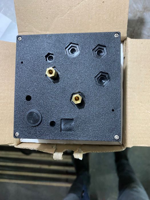 Вольтиметр новий стан