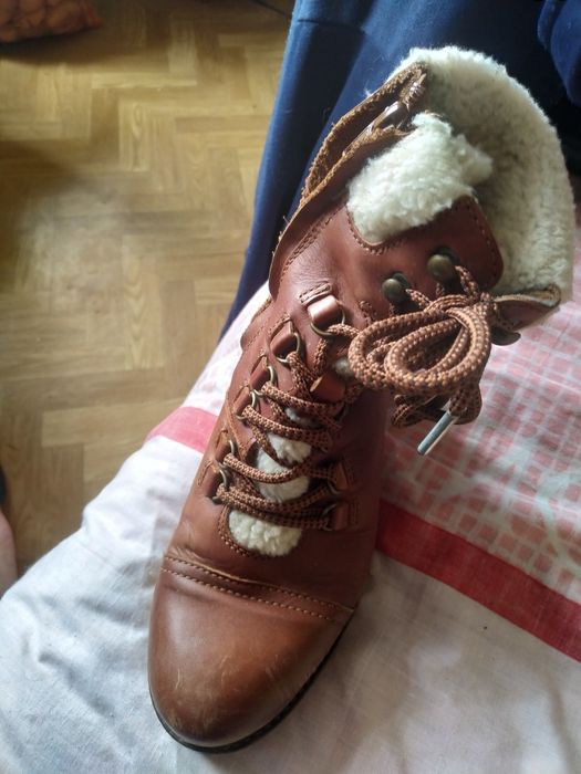 Продам чоловичи ботинки в хорошем состоянии 250грв 39 размер