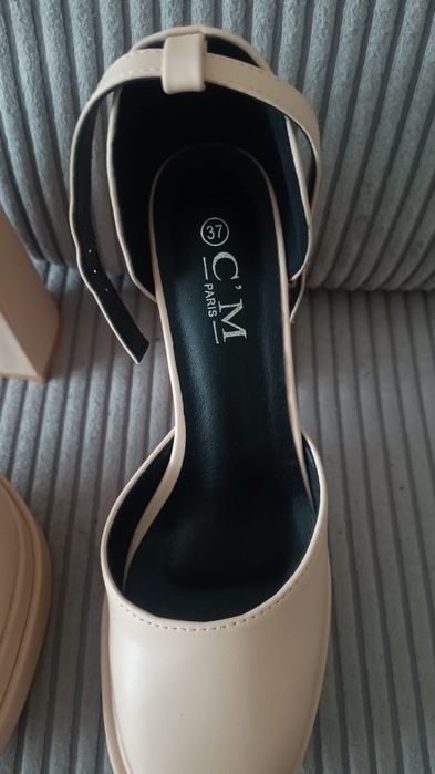 Nowe buty na słupku 37