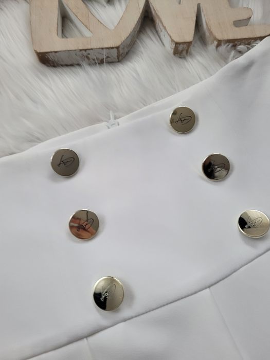 Eleganckie białe spodnie garniturowe Lady Drama