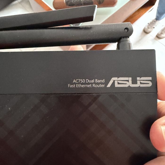 Router ASUS RT-AC51U
