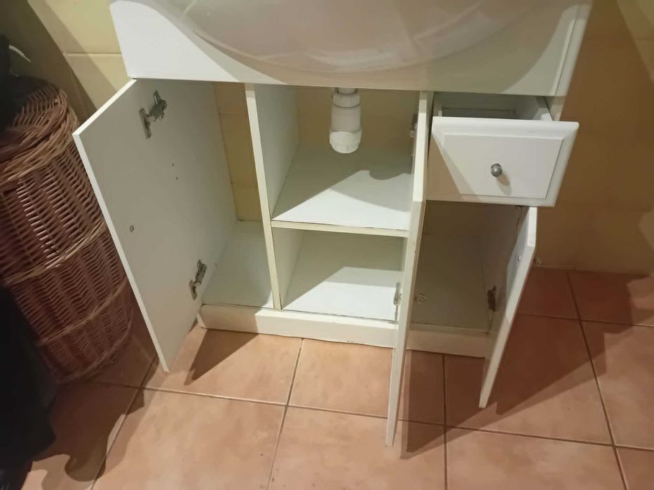 Szafki meble z umywalką łazienkowe