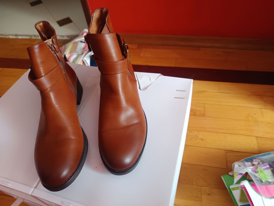 Buty damskie w bardzo dobrym stanie.