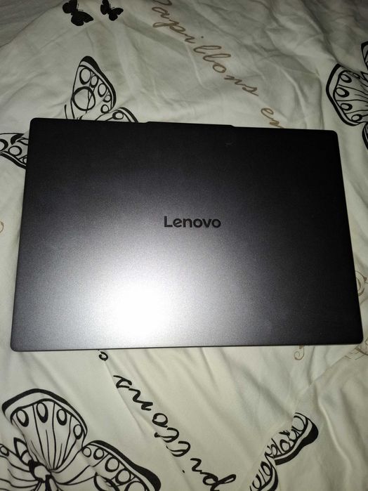 Lenovo IdeaPad Slim 3 15IRH10
