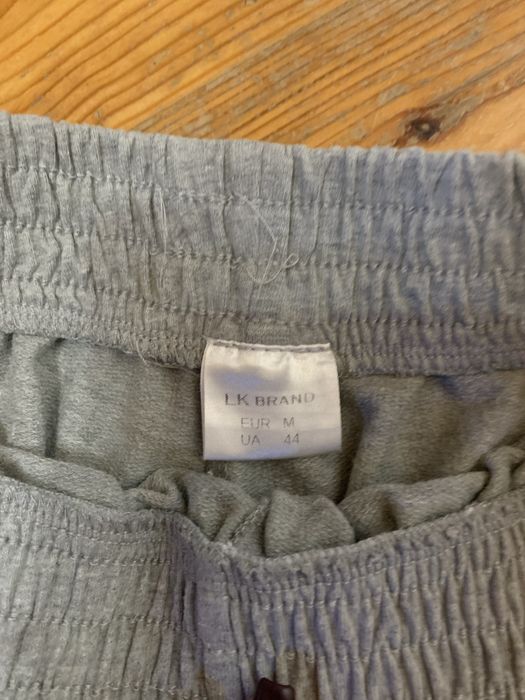 жіночі шорти розмір m,гарно сядуть на s