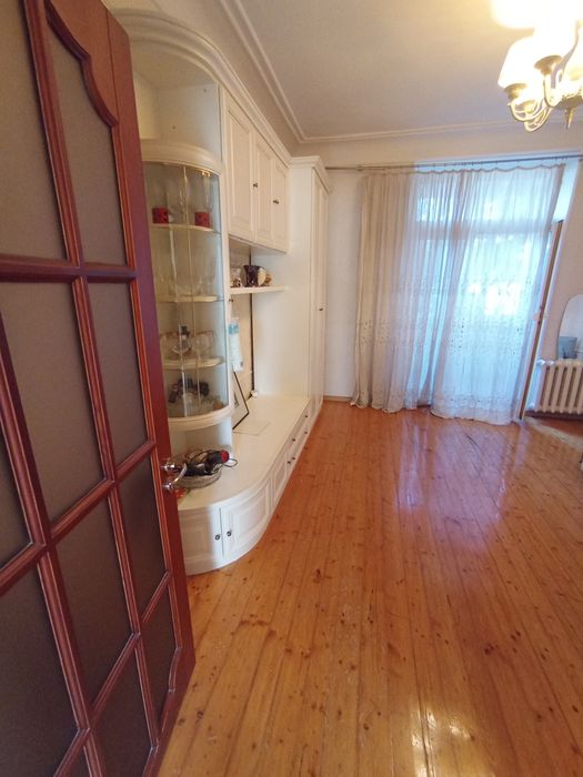 Продам 3-х комнатную квартиру сталинка Индустриальный район 62/42/8 кв.м  4-й этаж 5-ти этажного дома