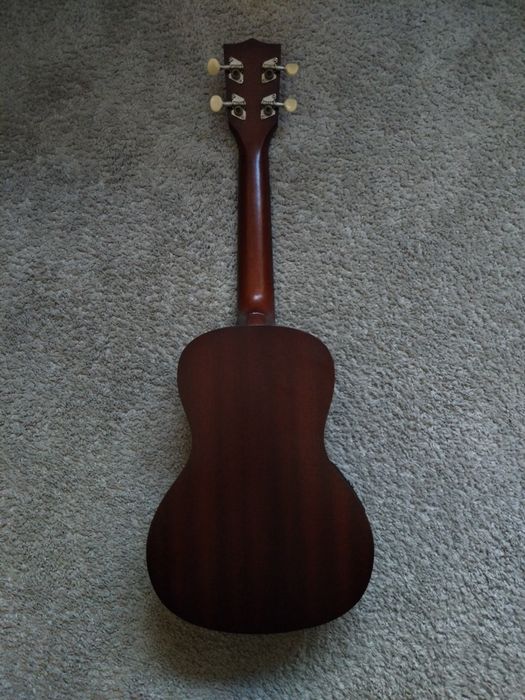 Ukulele concerto eletroacústico MAKALA