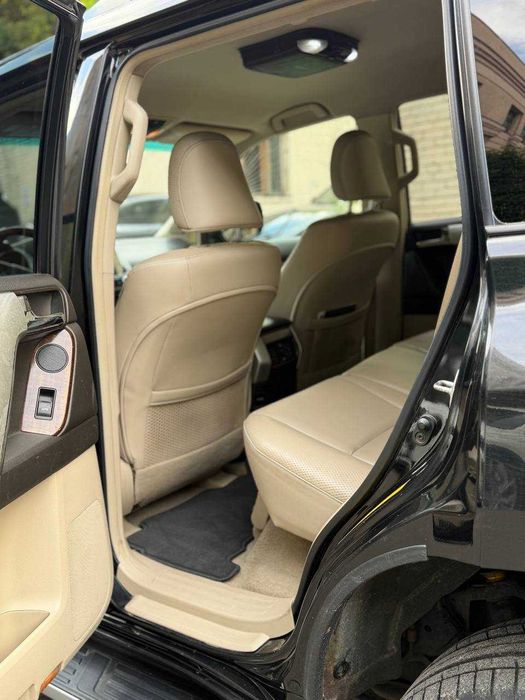 Toyota Land Cruiser 150, рік випуску - 2011.