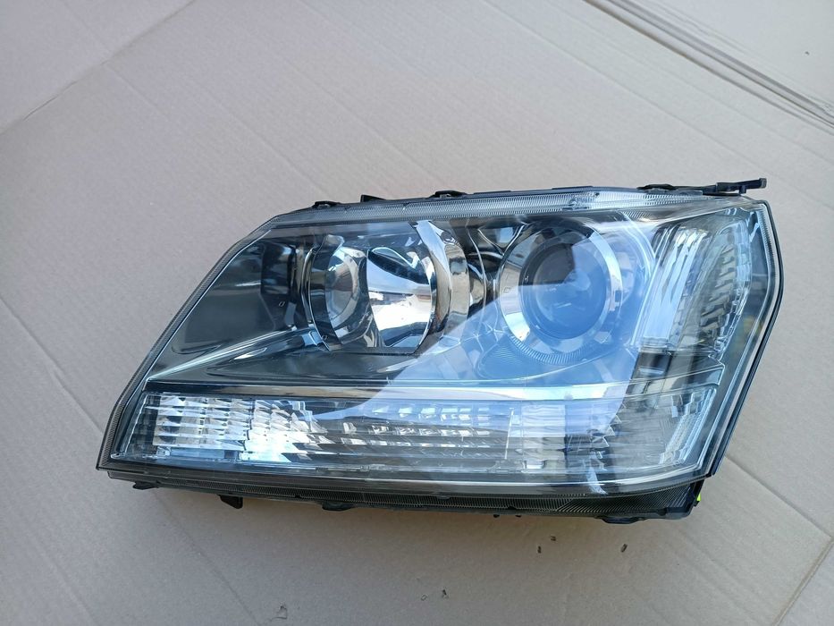 Suzuki Grand Vitara lampa przód lewa