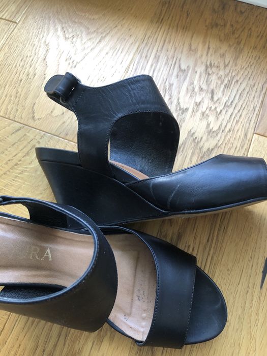 Sandały na koturnie Badura