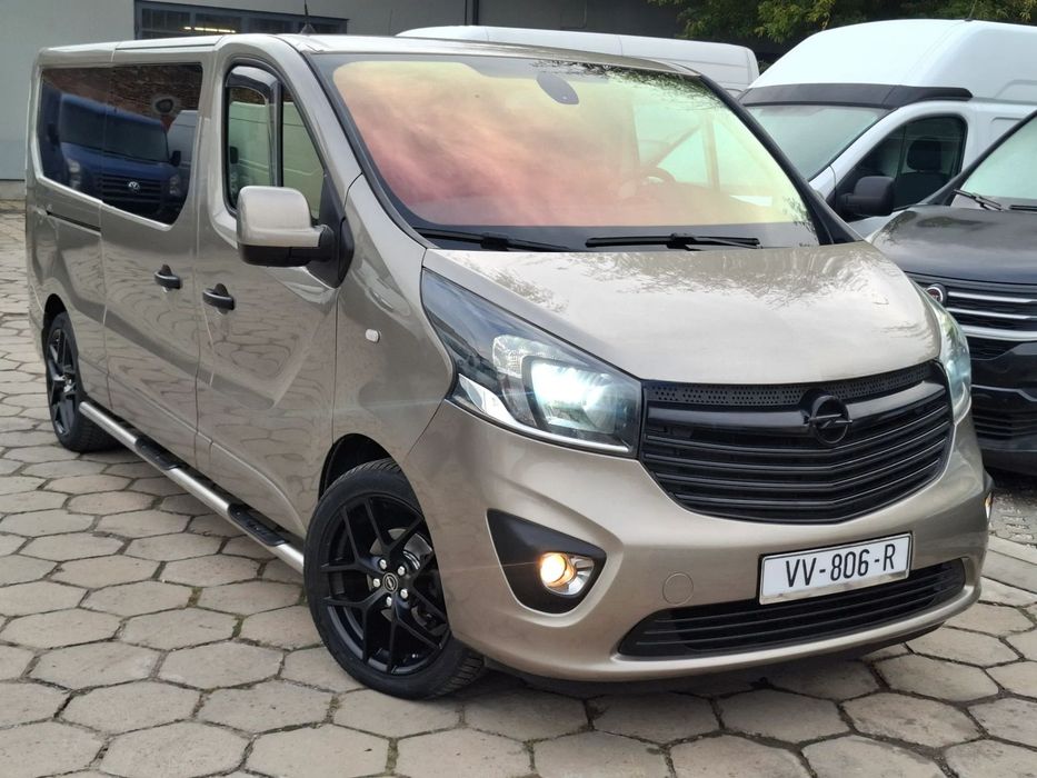 Opel Vivaro DUBEL KABINA LONG NAVI ALU CLIMATRONIC  Bardzo ładny extra wygląd