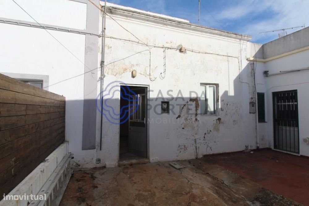 Moradia T0+2 para Recuperar em Benfarras – Excelente Oportunidade