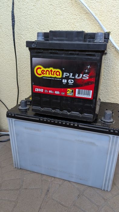 2 akumulatory samochodowe