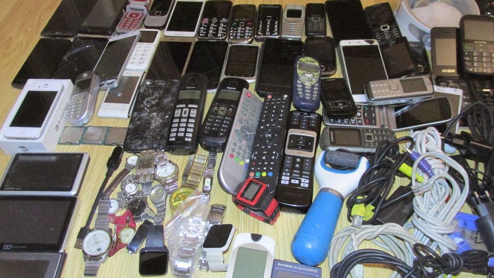 Telefony karty graficzne zasilacze piloty ponad 120szt