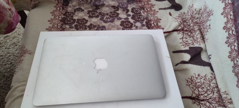 Продам MacBook air 2013 года