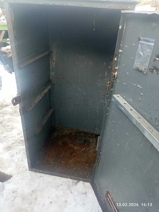 Продам сейф металлический