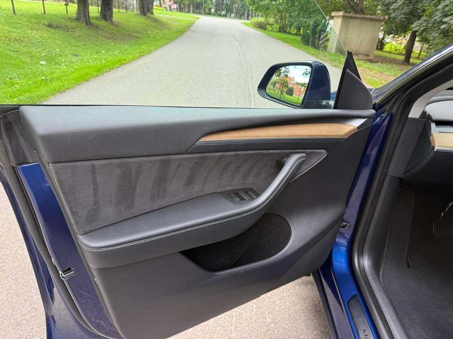 Tesla Model Y 2023 Dual Motor