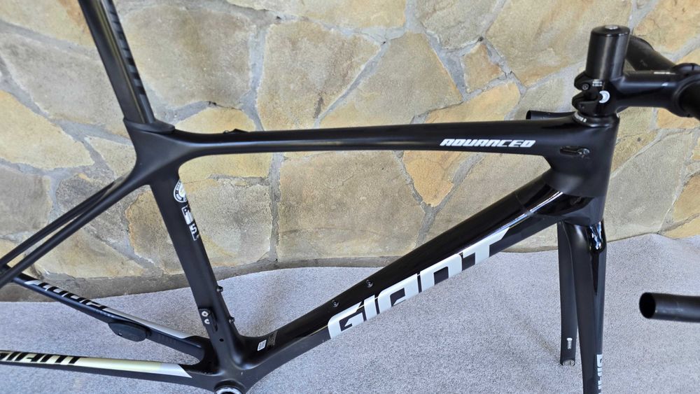 Карбонова шосейна рама Giant TCR