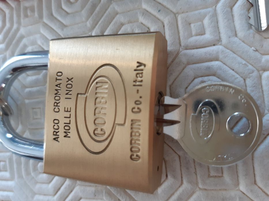 2 cadeados com correntes, novos