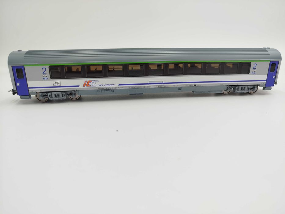piko wagon pasażerski Intercity PKP ciemny pas