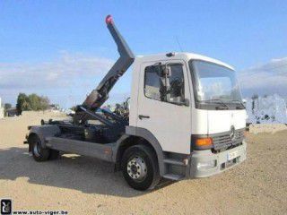 Kontener wywóz gruzu śmieci odpadów mebli wełny gabarytów