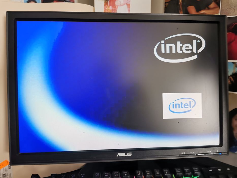 ASUS 16-inch LCD Monitor428223406770769921