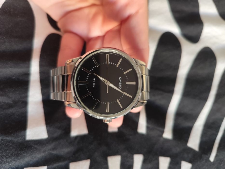 CASIO relógio prateado novo negociável