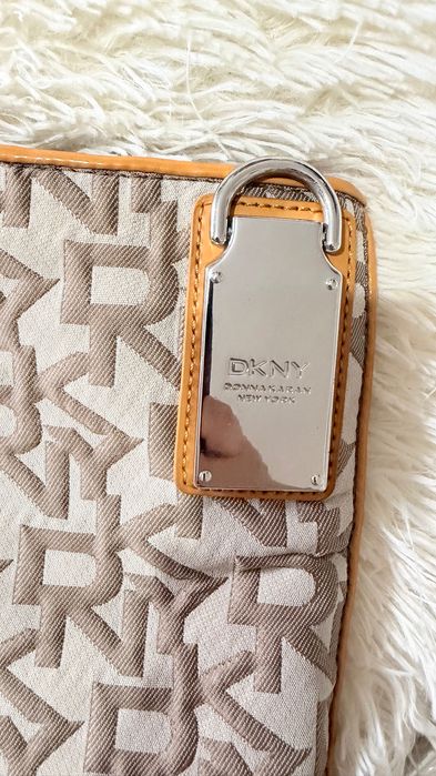 Mala marca DKNY, padrão monograma