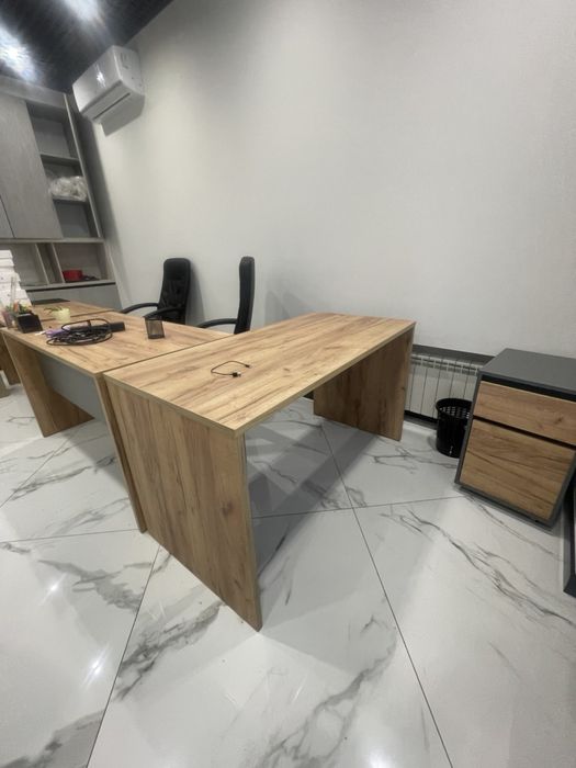 РОЗПРОДАЖ офісних столів багато в наявності
