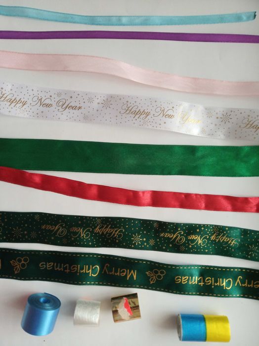 Стрічки для пакування подарунків і святкового декору