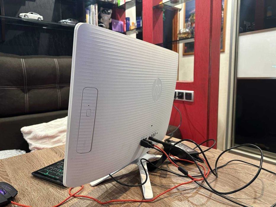 моноблок HP All-in-One 22-b022nw Full HD SSD