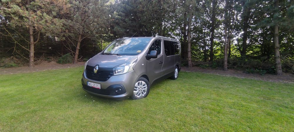 Renault Trafic 9 osobowy.