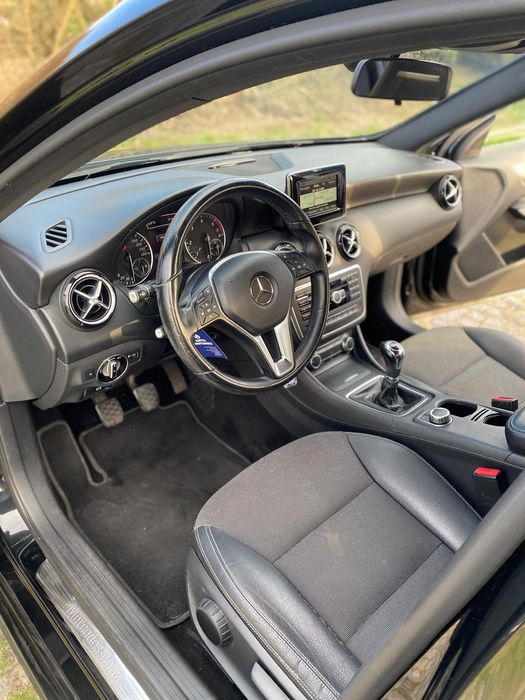 Mercedez A180 preto