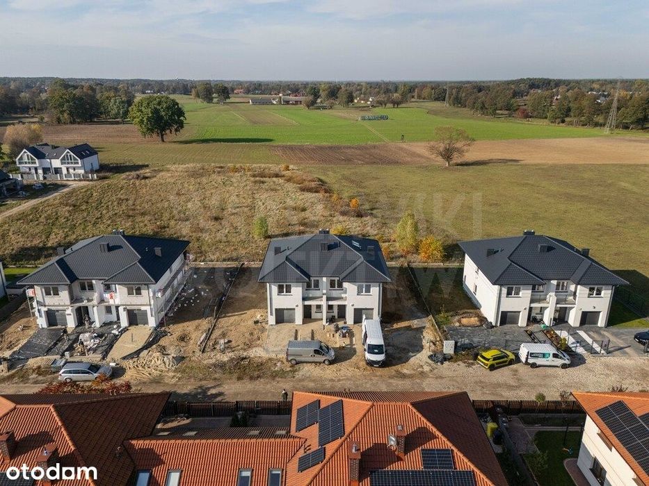 Nowoczesny dom w zielonej okolicy.