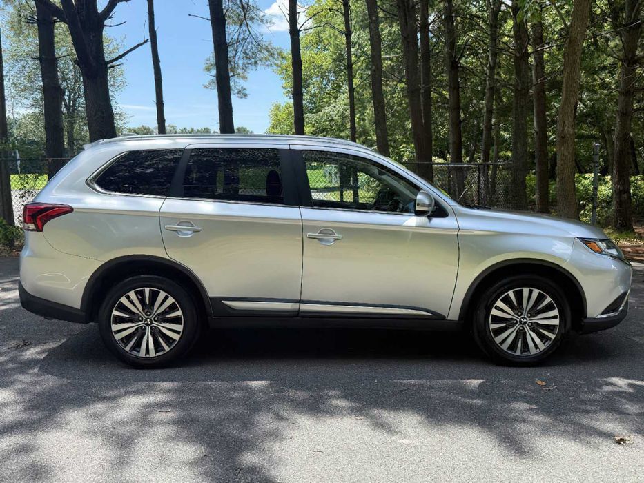 Mitsubishi Outlander SEL      2020