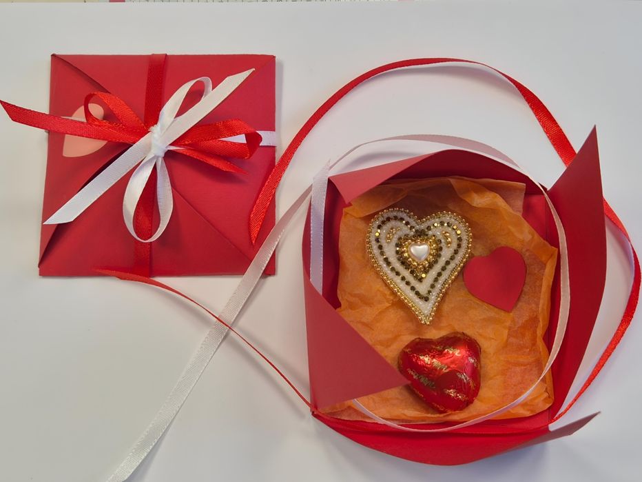 Прикраса, найкращий подарунок дружині , дівчині, колезі, матусі.