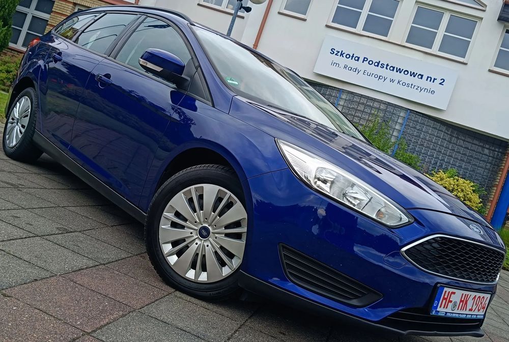 Ford Focus *Pełny Serwis*NAVI*KLIMA*Niski Przebieg+Przepiękny Kolor+PERFEKCYJNY!