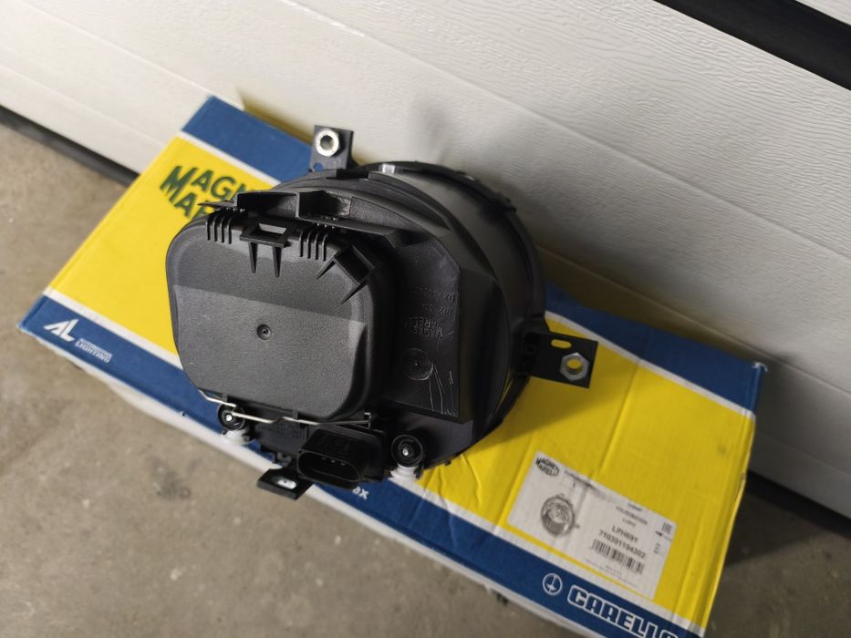 VW Lupo reflektor prawy przód Magneti Marelli